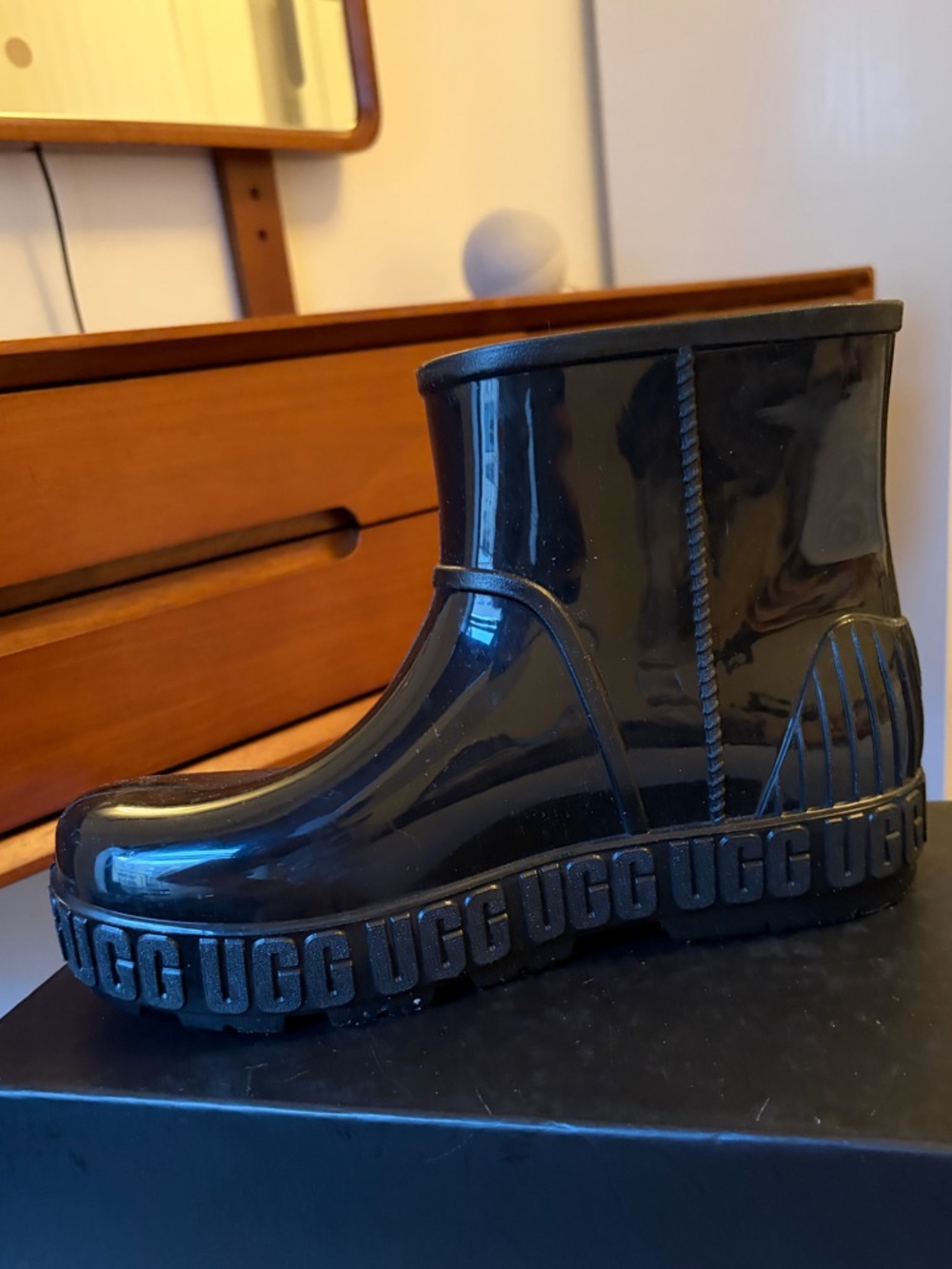 UGG Women’s Drizlita boot in black - Picture 3 of 3